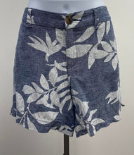 Load image into Gallery viewer, Women&#39;s Old Navy Shorts, 2
