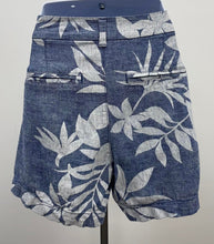 Load image into Gallery viewer, Women&#39;s Old Navy Shorts, 2
