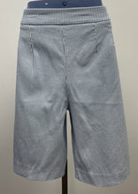 Load image into Gallery viewer, Women&#39;s Time And Tru Shorts, Medium
