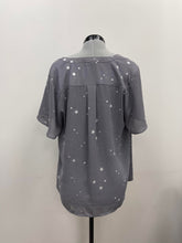 Load image into Gallery viewer, Women&#39;s Torrid Short Sleeve Top, Medium
