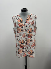 Load image into Gallery viewer, Women&#39;s Croft &amp; Barrow Sleeveless Top, Medium
