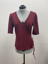 Load image into Gallery viewer, Women&#39;s Gap Short Sleeve Top, Small
