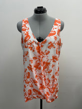Load image into Gallery viewer, Women&#39;s Le Chateau Sleeveless Top, Medium
