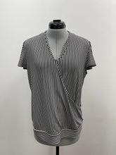 Load image into Gallery viewer, Women&#39;s Adrianna Papell Short Sleeve Top, Medium
