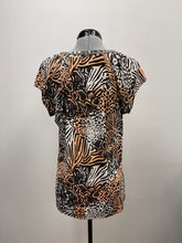 Load image into Gallery viewer, Women&#39;s Amanda Green Short Sleeve Top, Large
