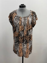Load image into Gallery viewer, Women&#39;s Amanda Green Short Sleeve Top, Large
