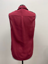 Load image into Gallery viewer, Women&#39;s Guess Sleeveless Top, Medium
