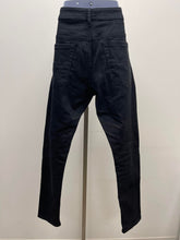 Load image into Gallery viewer, Men&#39;s Diesel Jeans, 33
