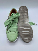 Load image into Gallery viewer, Women&#39;s Eos Shoes, 6.5

