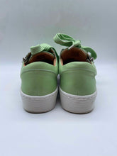 Load image into Gallery viewer, Women&#39;s Eos Shoes, 6.5
