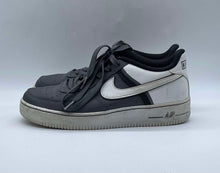 Load image into Gallery viewer, Men&#39;s Nike Shoes, 7

