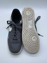 Load image into Gallery viewer, Men&#39;s Nike Shoes, 7
