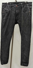 Load image into Gallery viewer, Men&#39;s Supreme Jeans, 36
