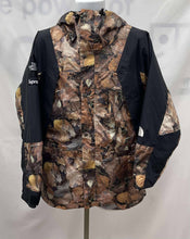 Load image into Gallery viewer, Men&#39;s The North Face Jacket, Small
