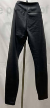 Load image into Gallery viewer, Women's RW&amp;CO Leggings, Small
