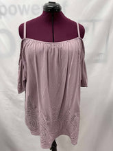 Load image into Gallery viewer, Women's Torrid Short Sleeve Blouse, 1
