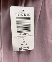 Load image into Gallery viewer, Women's Torrid Short Sleeve Blouse, 1
