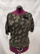 Load image into Gallery viewer, Women's Cartise Short sleeve Top, Large
