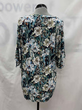 Load image into Gallery viewer, Women's Cupio Short Sleeve Top, Medium
