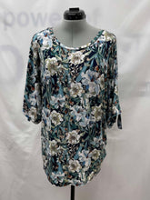 Load image into Gallery viewer, Women's Cupio Short Sleeve Top, Medium
