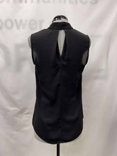 Load image into Gallery viewer, Women's Le Chateau Sleeveless Top, Small
