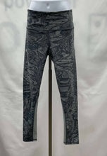 Load image into Gallery viewer, Women's Under Armour Leggings, Small
