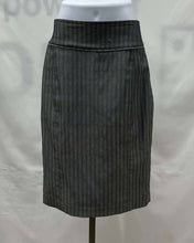 Load image into Gallery viewer, Women's RW&amp;CO Skirt, 4
