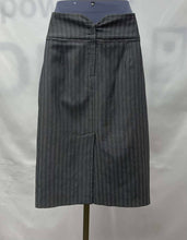 Load image into Gallery viewer, Women's RW&amp;CO Skirt, 4
