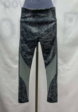 Load image into Gallery viewer, Women's Under Armour Leggings, Small
