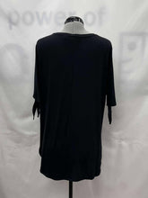 Load image into Gallery viewer, Women's Reitmans Short Sleeve Top, Medium
