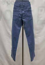 Load image into Gallery viewer, Men&#39;s Tommy Bahama  Jeans, 30x30
