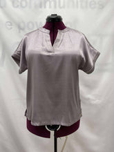 Load image into Gallery viewer, Women's BCBG Short Sleeve, Large
