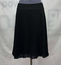 Load image into Gallery viewer, Women&#39;s RW&amp;CO Skirt, 6
