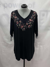Load image into Gallery viewer, Women's Reitmans Short Sleeve Top, Medium
