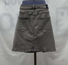 Load image into Gallery viewer, Women&#39;s Calvin Klein Skirt, 8
