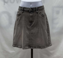 Load image into Gallery viewer, Women&#39;s Calvin Klein Skirt, 8
