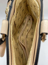 Load image into Gallery viewer, Women&#39;s Michael Kors Purse
