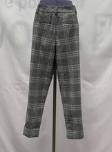 Load image into Gallery viewer, Women&#39;s Banana Republic Pants, 2
