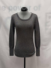 Load image into Gallery viewer, Women&#39;s Banana Republic Long Sleeve Top, Extra Small
