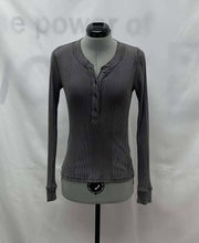 Load image into Gallery viewer, Women&#39;s Aerie Long Sleeve, Small
