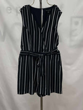 Load image into Gallery viewer, Women&#39;s Banana Republic Romper, 14
