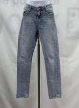 Load image into Gallery viewer, Women&#39;s Calvin Klein Jeans, 6
