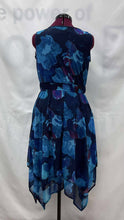 Load image into Gallery viewer, Women's Simply Vera Dress, Large
