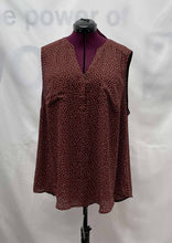 Load image into Gallery viewer, Women's Torrid Sleeveless Top, 2XL
