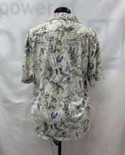 Load image into Gallery viewer, Women's Abercrombie &amp; Fitch Short Sleeve Top, Large
