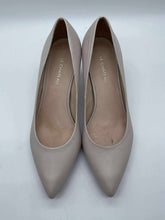 Load image into Gallery viewer, Women's Le Château Heels, 9
