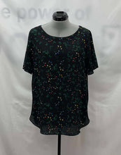Load image into Gallery viewer, Women's Banana Republic Short Sleeve Top, Medium
