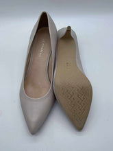 Load image into Gallery viewer, Women's Le Château Heels, 9
