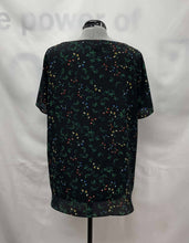 Load image into Gallery viewer, Women's Banana Republic Short Sleeve Top, Medium

