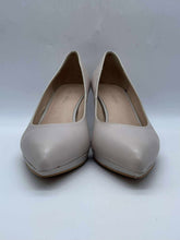 Load image into Gallery viewer, Women's Le Château Heels, 9
